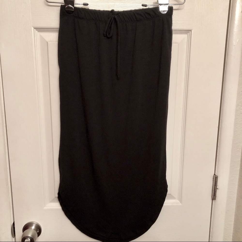 Black pencil skirt with pockets